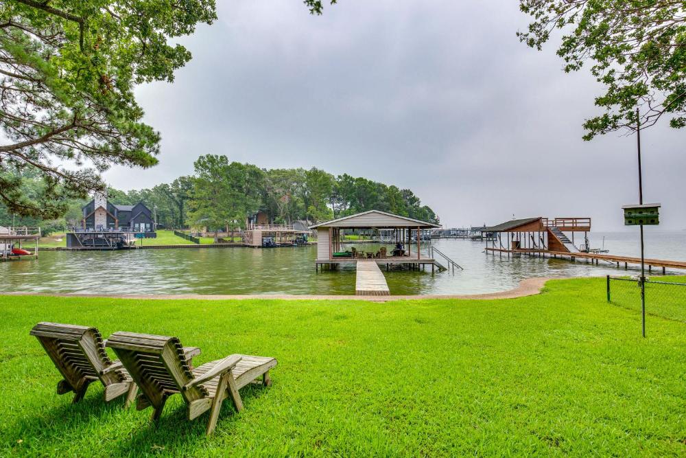 Private Dock Lakefront Enchanted Oaks Retreat